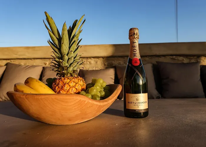 Sunset Views - George Iv, With Private Pool Close To Town Вилла